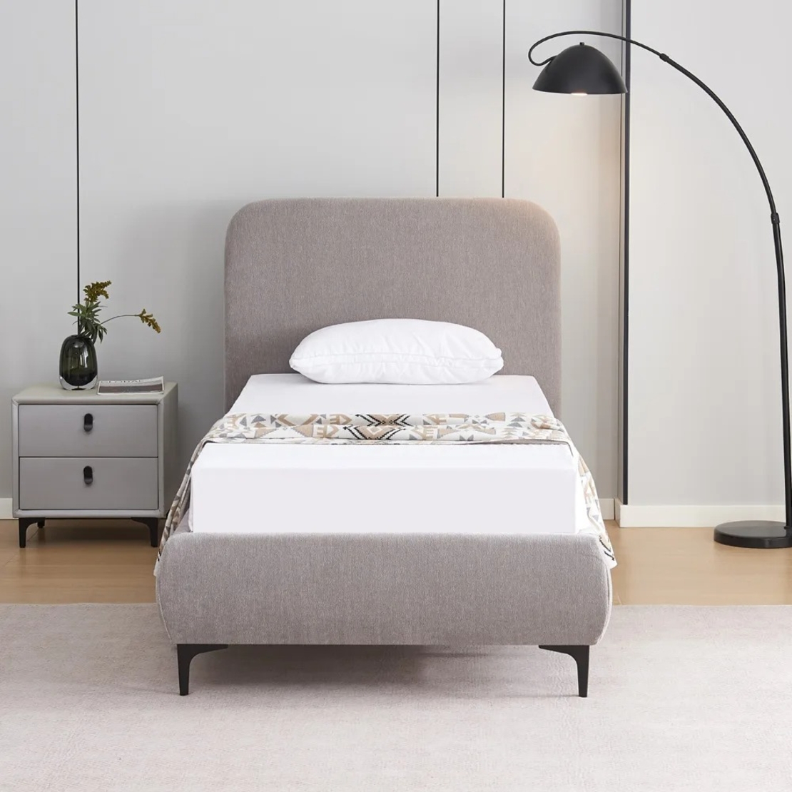 מיטה יחיד למזרן 90×190 מרופדת בד רחיץ 3D עם רגלי ברזל דגם קורין אפור