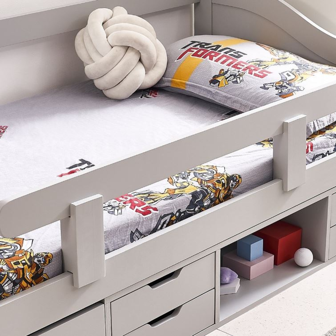 מיטת ילדים עם מגירות אחסון מעקה בטיחות ומזרן דגם בראבו BRAVO