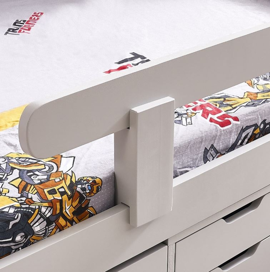 מיטת ילדים עם מגירות אחסון מעקה בטיחות ומזרן דגם בראבו BRAVO