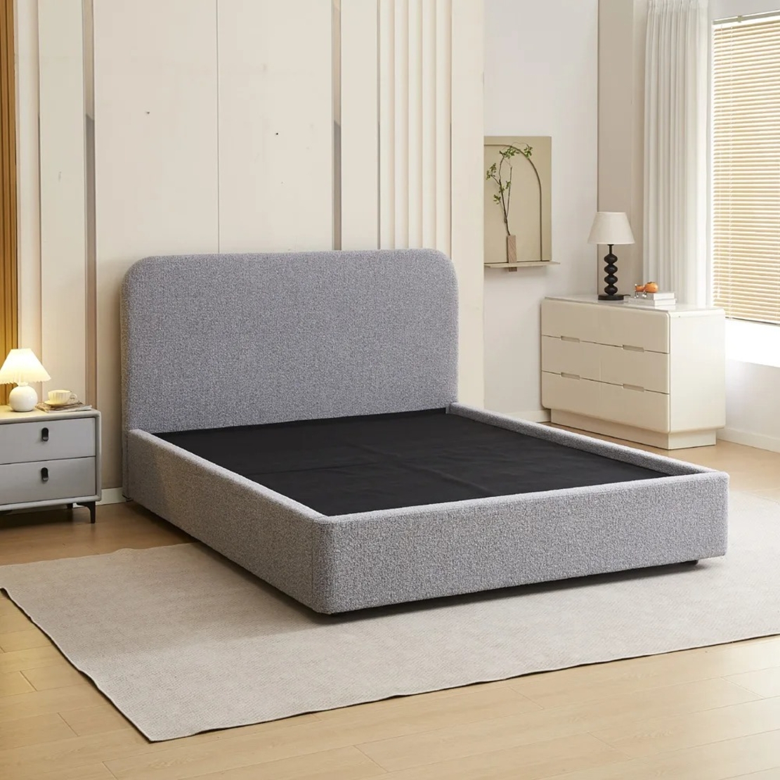 מיטה זוגית מעוצבת בריפוד בד בוקלה עם ארגז מצעים מעץ דגם נוגה אפור