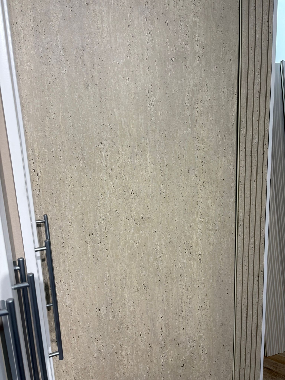 דמוי פורניר טרוורטן בז