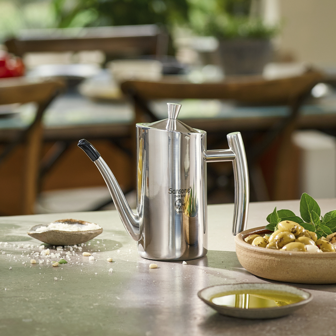 קנקן נירוסטה לשמן זית – 500 מ”ל + 5 ליטר שמן זית