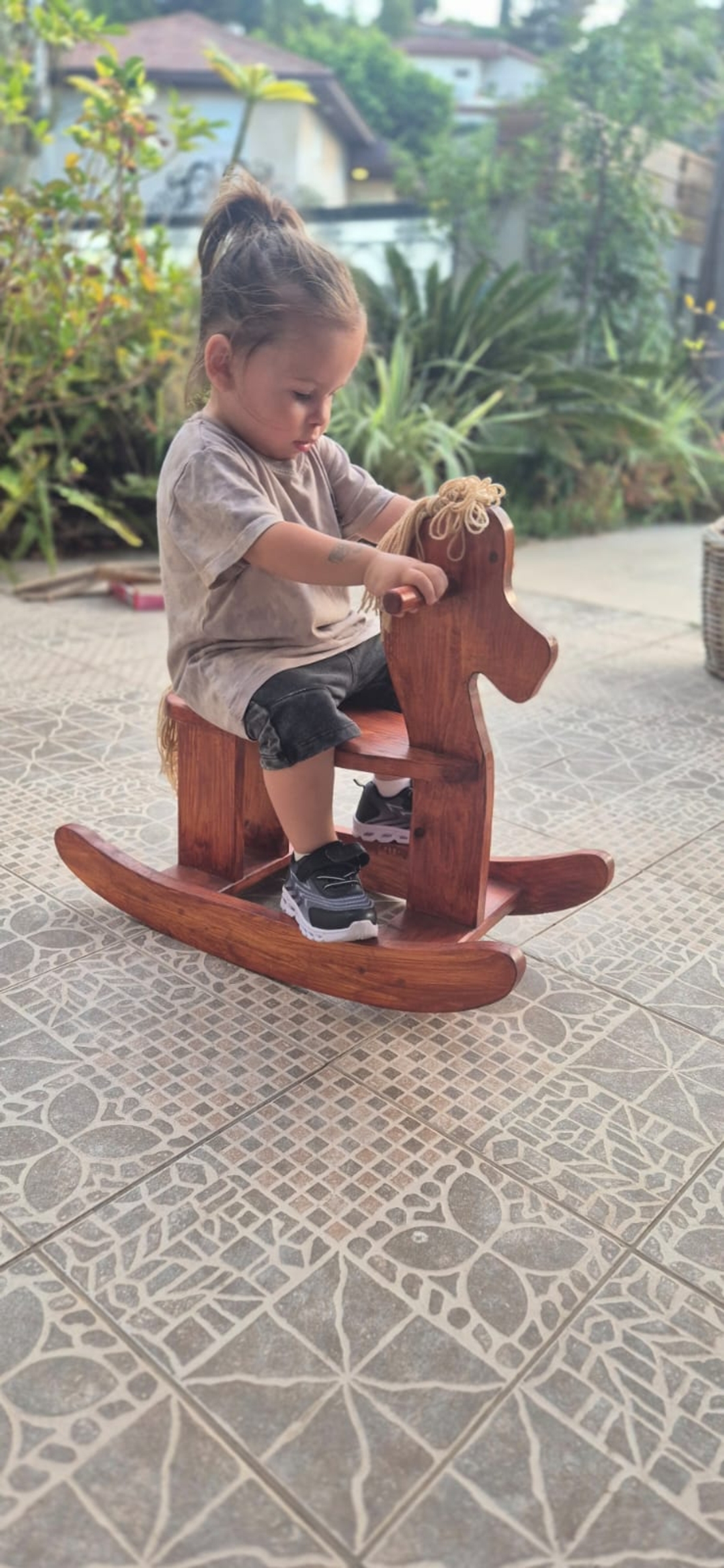 סוס עץ נדנדה