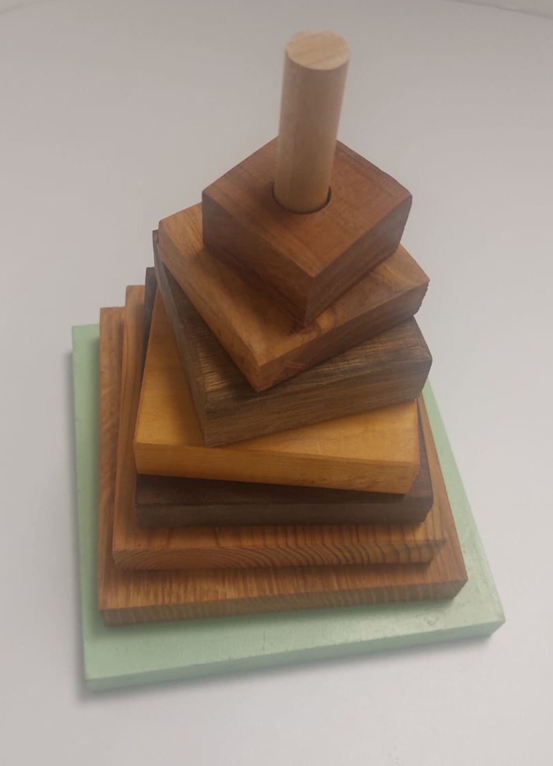 מגדל קוביות בסיס ירוק