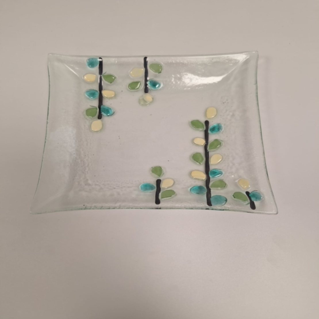 צלחת מרובעת דגם עלים