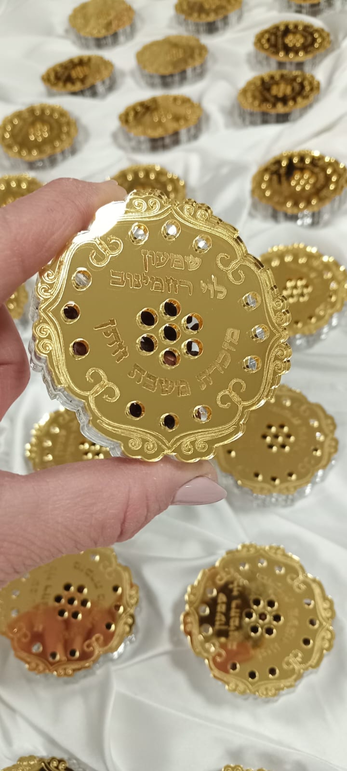 ריחן להבדלה עם הקדשה אישית