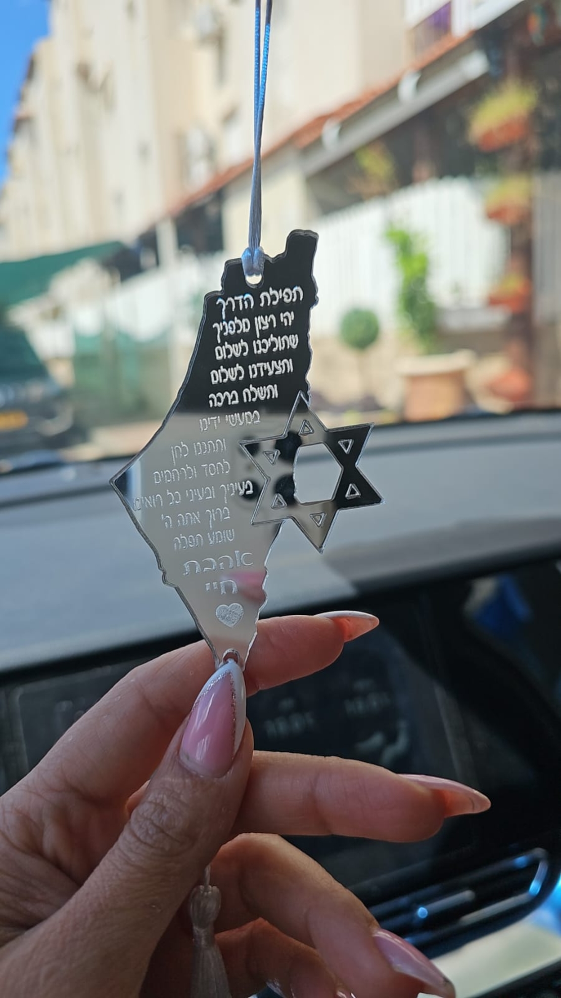 תליון לרכב במגוון צורות