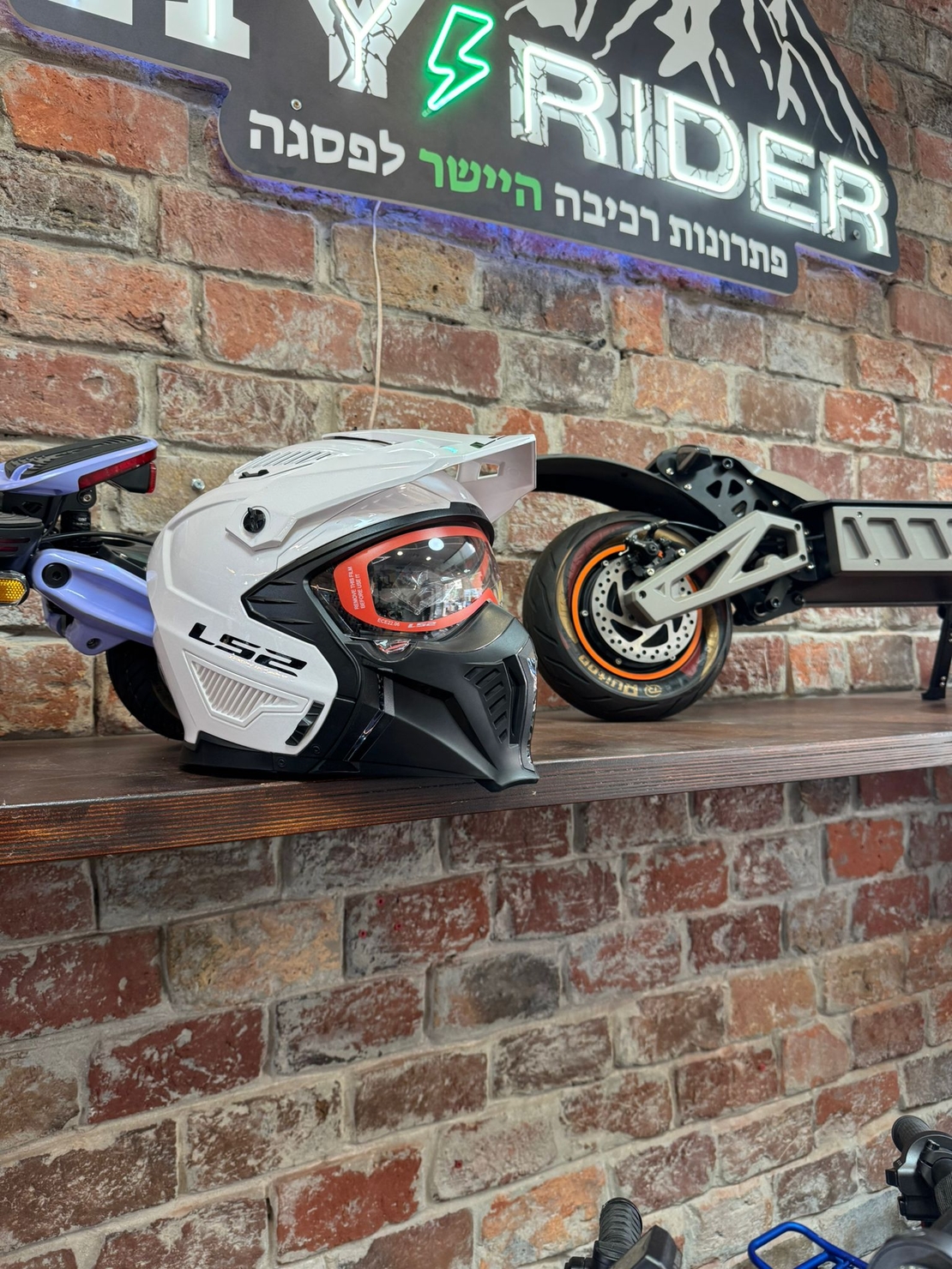 קסדת 3/4 דריפטר טיטניום – LS2 DRIFTER OF606