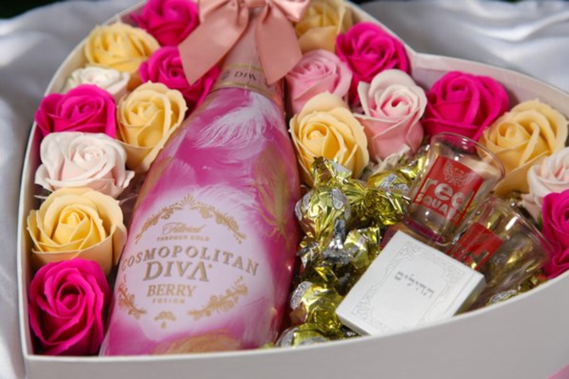 מארז פרחי סבון ושמפניה מובחרת