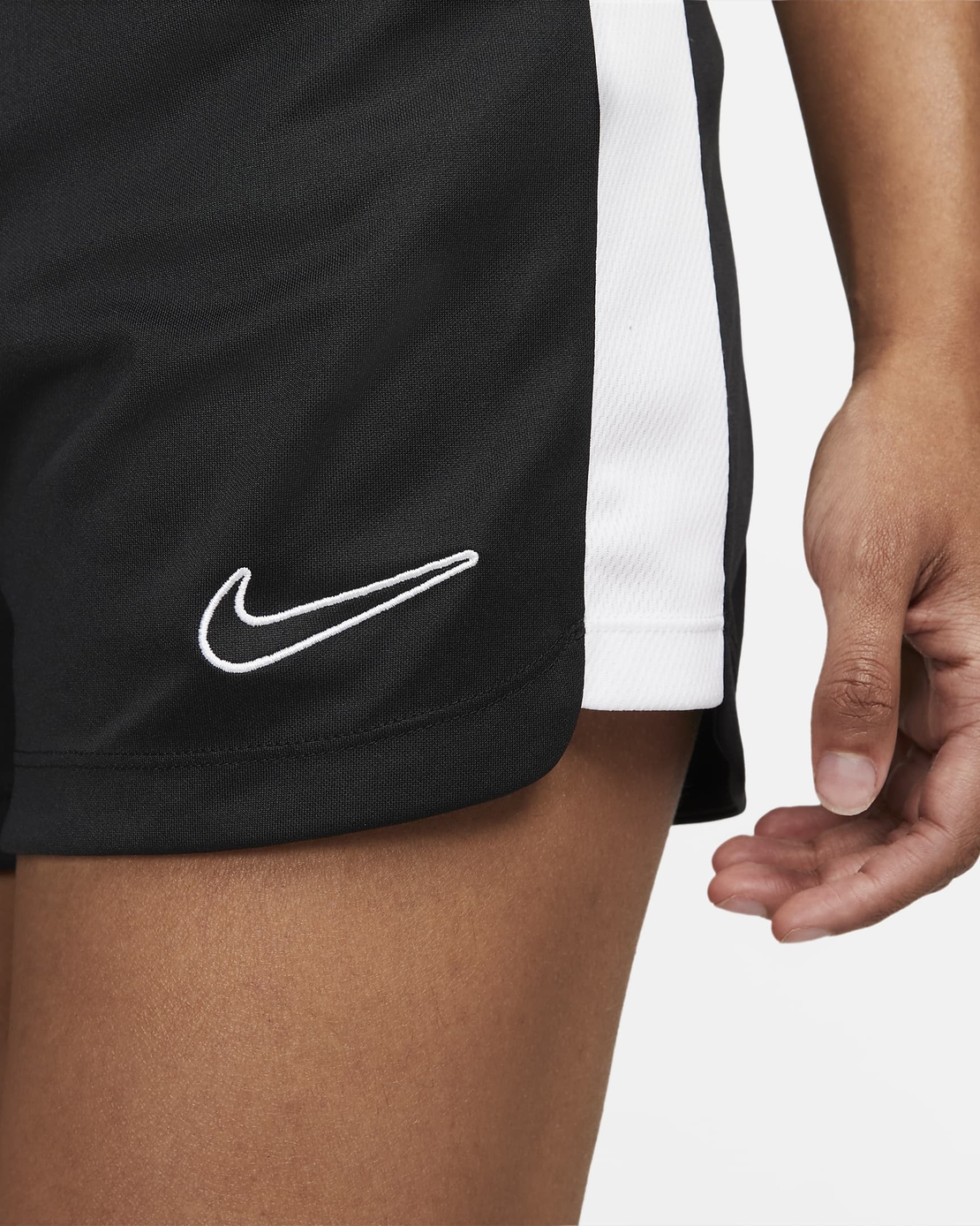 שורט נייק לנשים ונוער | Nike Dri-FIT Academy 23 Soccer Shorts