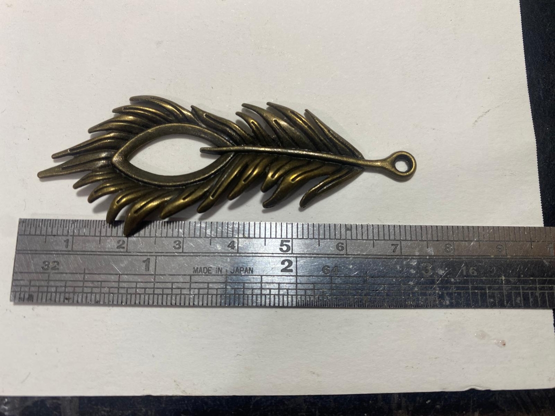 תליון נוצה בציפוי פליז מושחר (36)