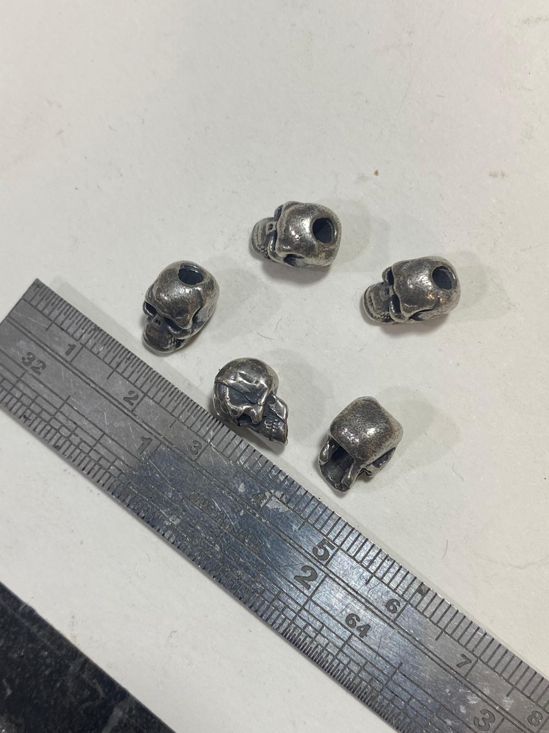 חרוז גולגולת בציפוי כסף מושחר (40)