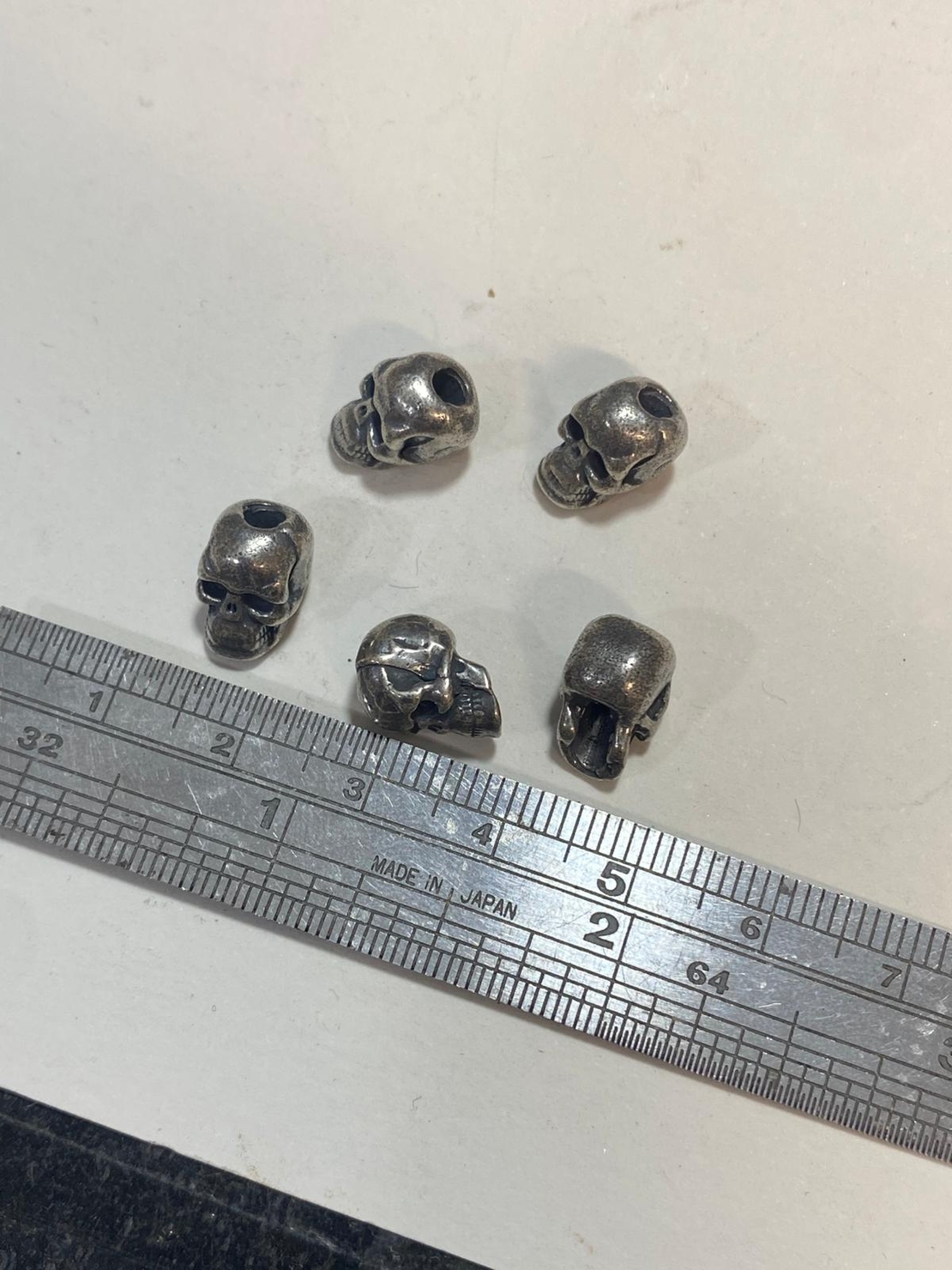 חרוז גולגולת בציפוי כסף מושחר (40)