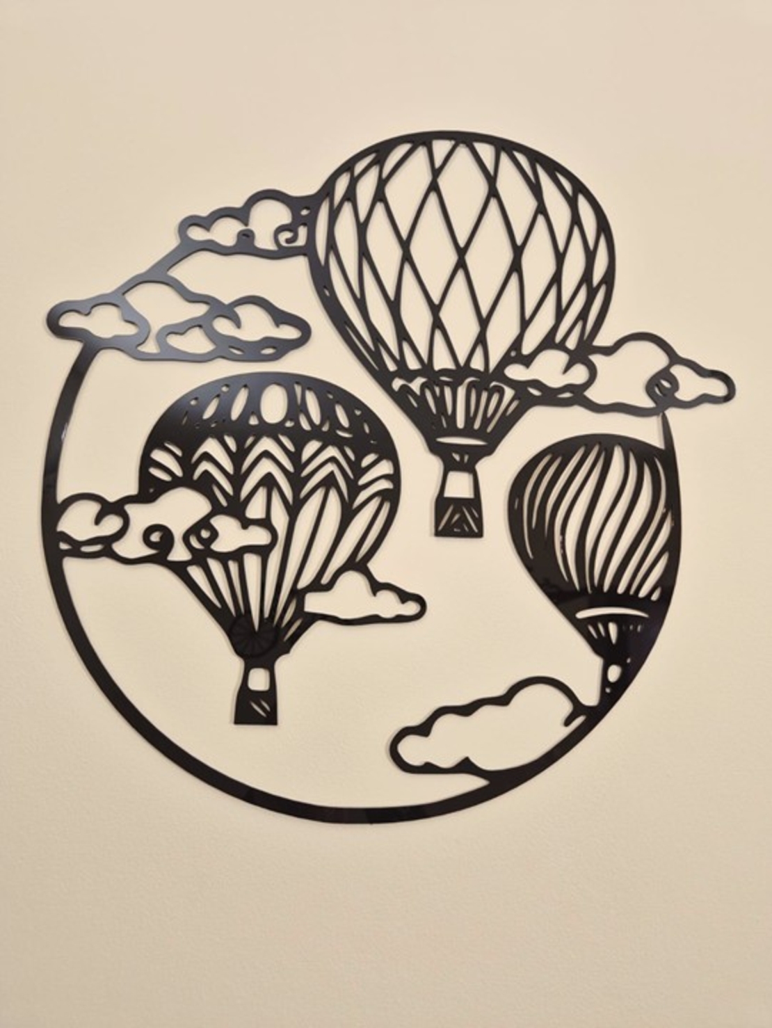 منطاد عبر الغيوم