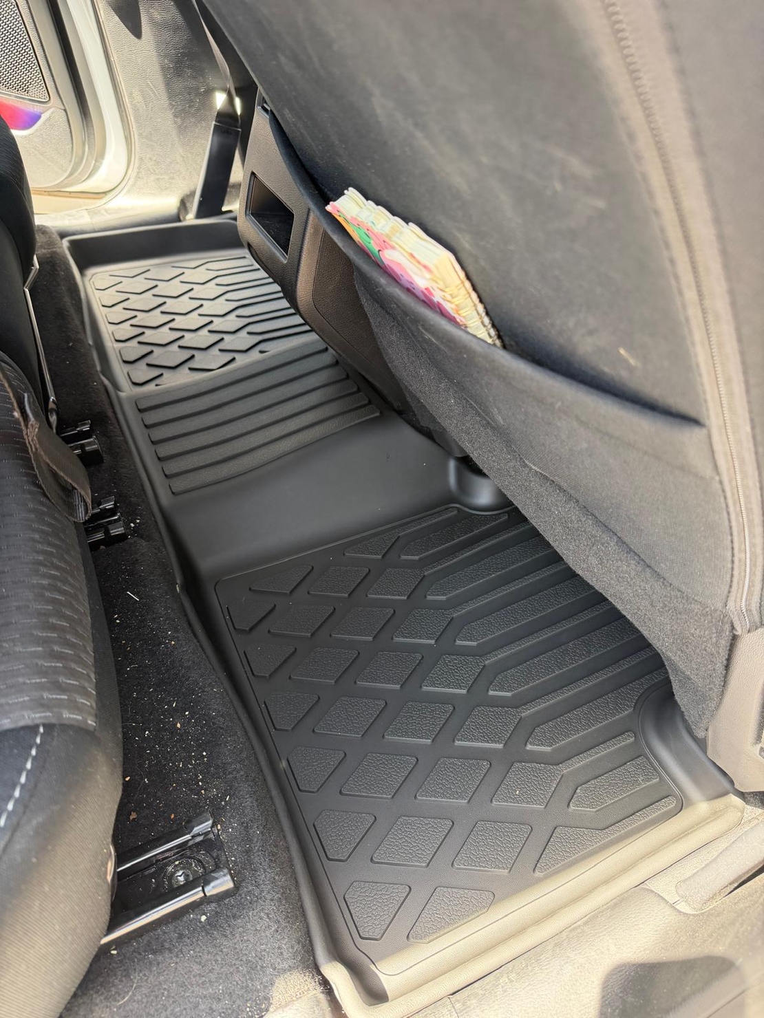 שטיחי 3D למיצובישי אאוטלנדר 2022 ומעלה (3 שורות)