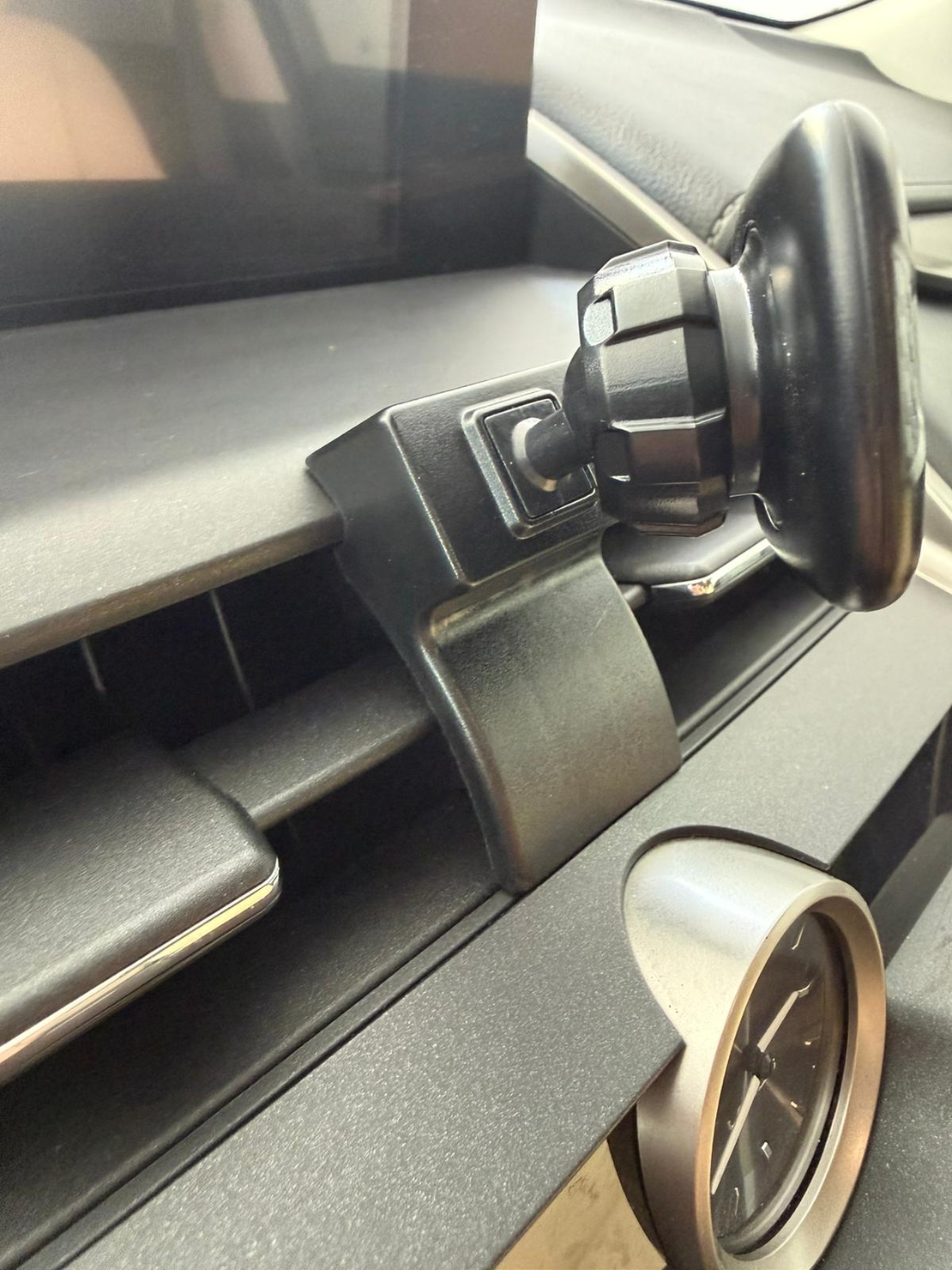 מעמד לטלפון תואם מקור ללקסוס NX 2014-2021