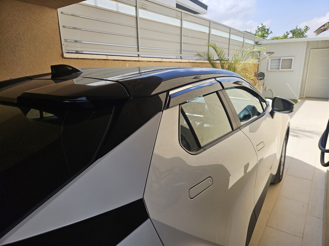 מגני רוח עם פס ניקל לטויוטה CHR 2024 ומעלה