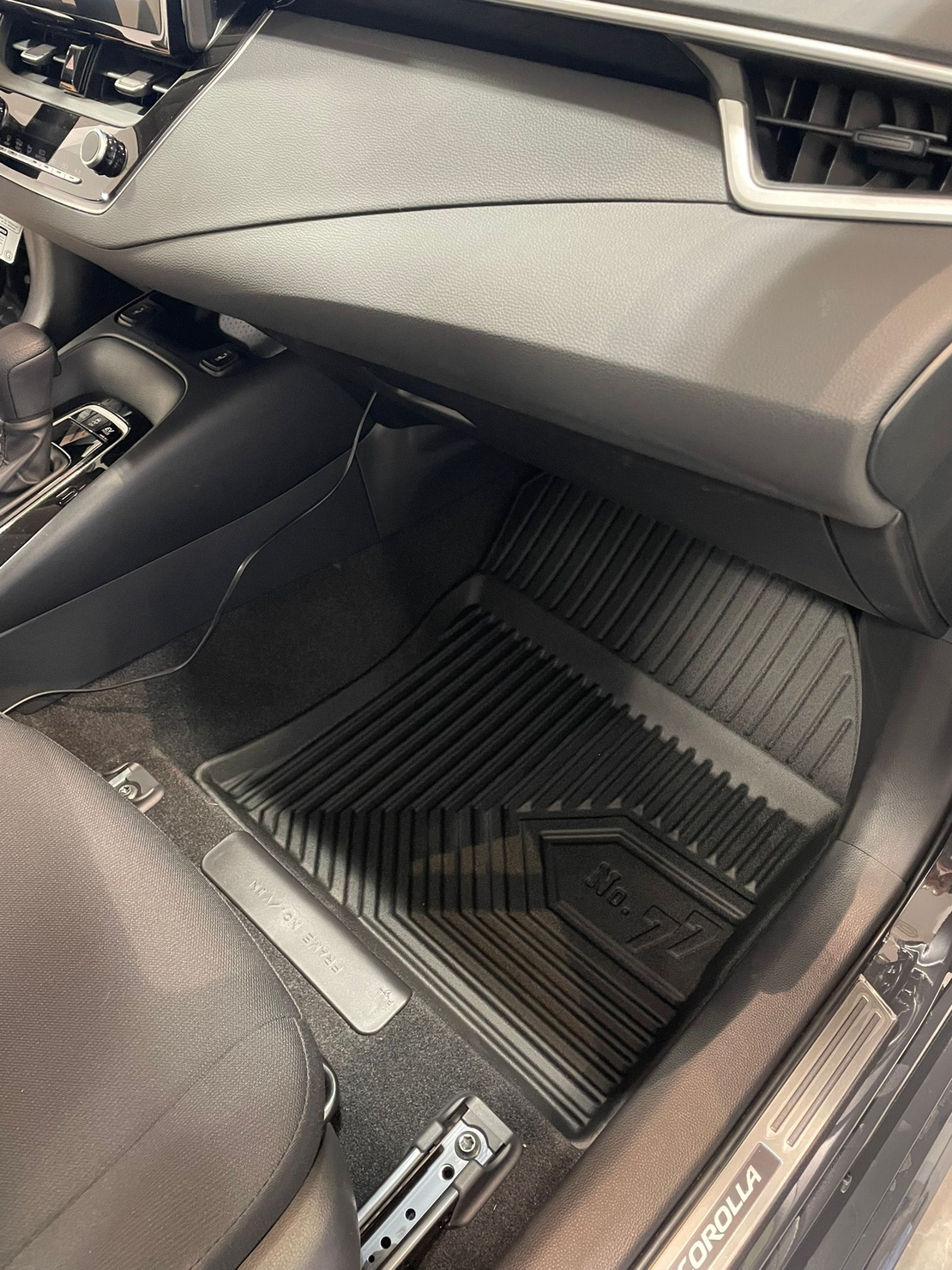 שטיחי 3D לטויוטה קורולה 2025 ומעלה NO77