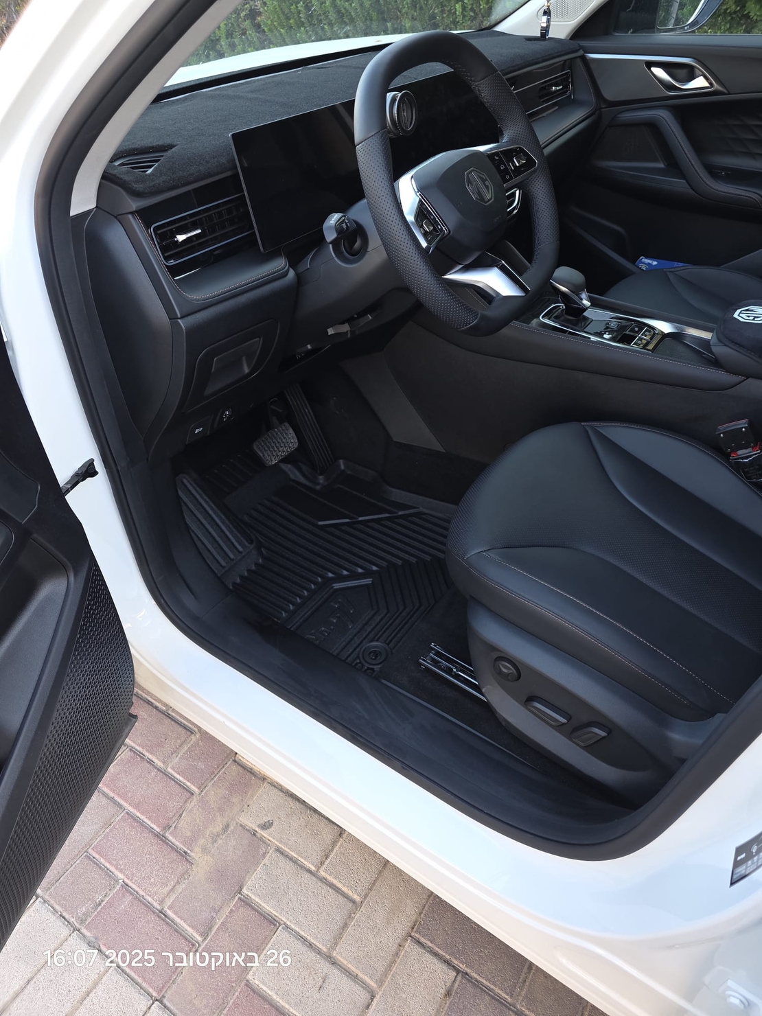 שטיחי 3D ל-MG ZS הייבריד+ 2024 ומעלה NO77