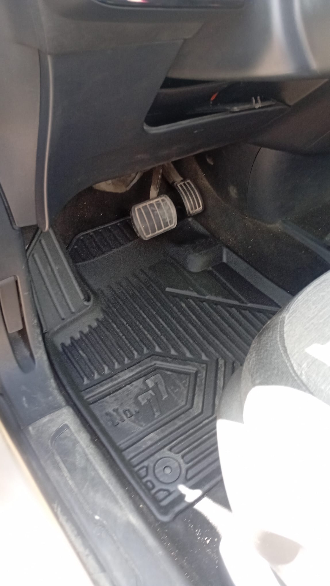 שטיחי 3D לסיטרואן C4 גרנד פיקאסו / ספייסטורר 2013 ומעלה NO77