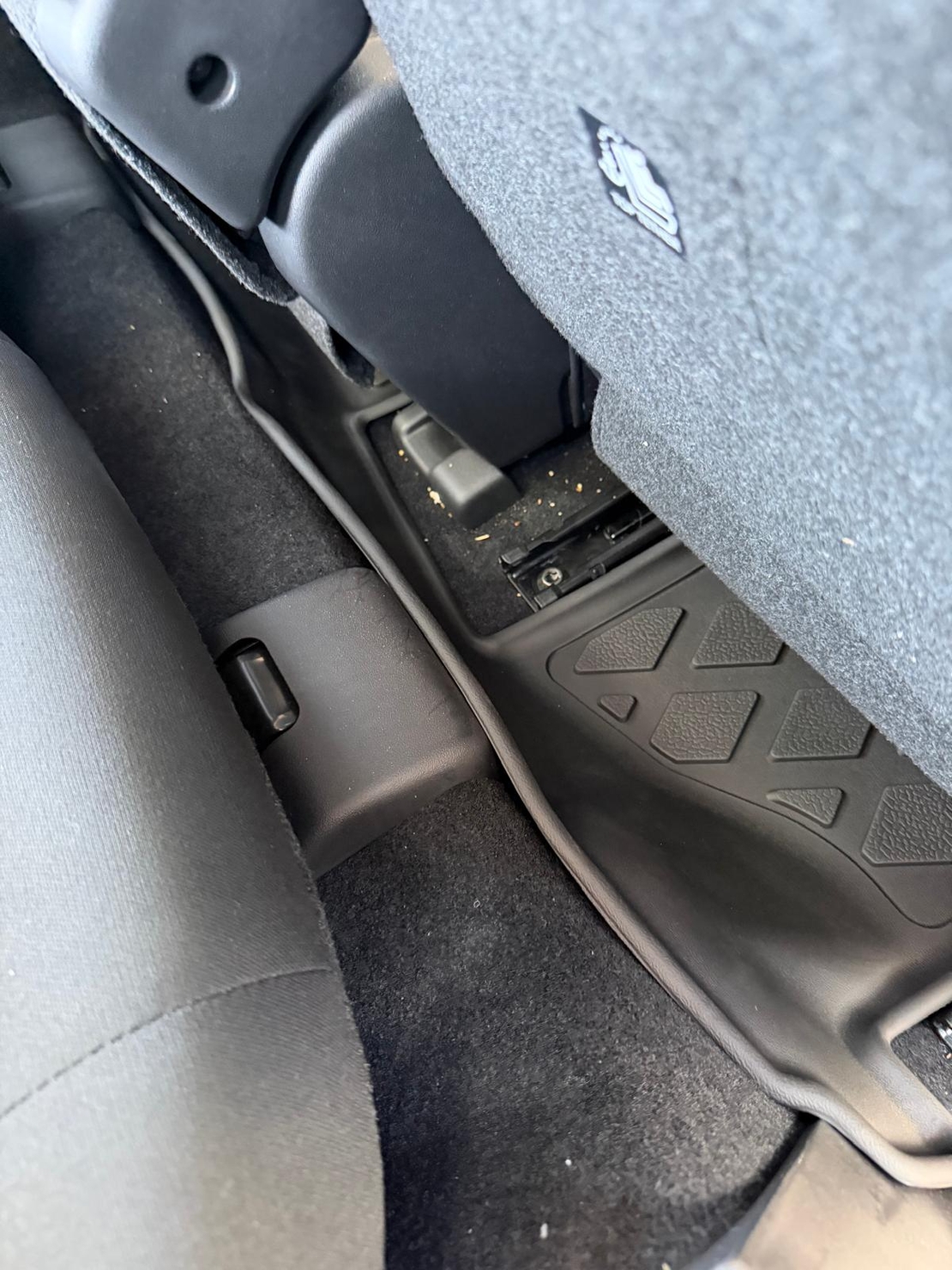 שטיחי 3D למיצובישי אאוטלנדר 2022 ומעלה (3 שורות)