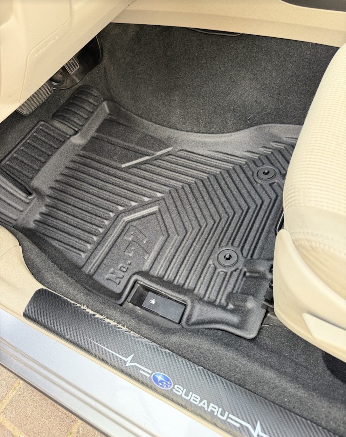 שטיחי 3D לסובארו לבורג 2014 ומעלה NO77