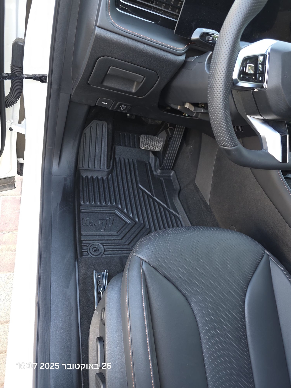 שטיחי 3D ל-MG ZS הייבריד+ 2024 ומעלה NO77