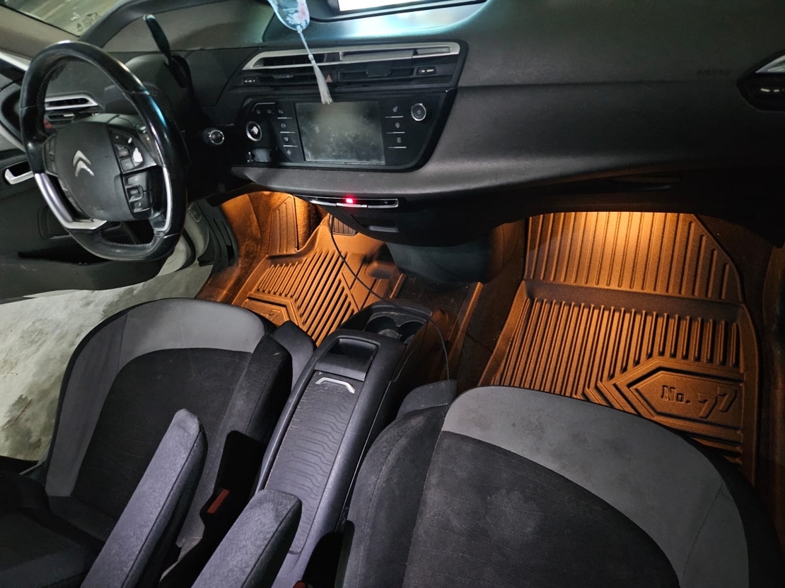 שטיחי 3D לסיטרואן C4 גרנד פיקאסו / ספייסטורר 2013 ומעלה NO77