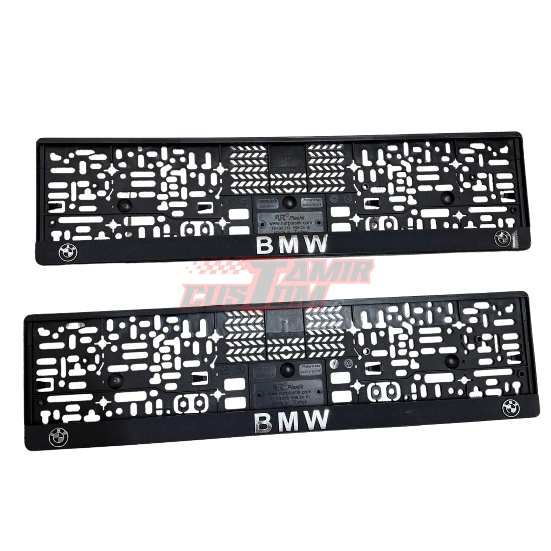 זוג מסגרות ללוחית רישוי עם סמל במוו