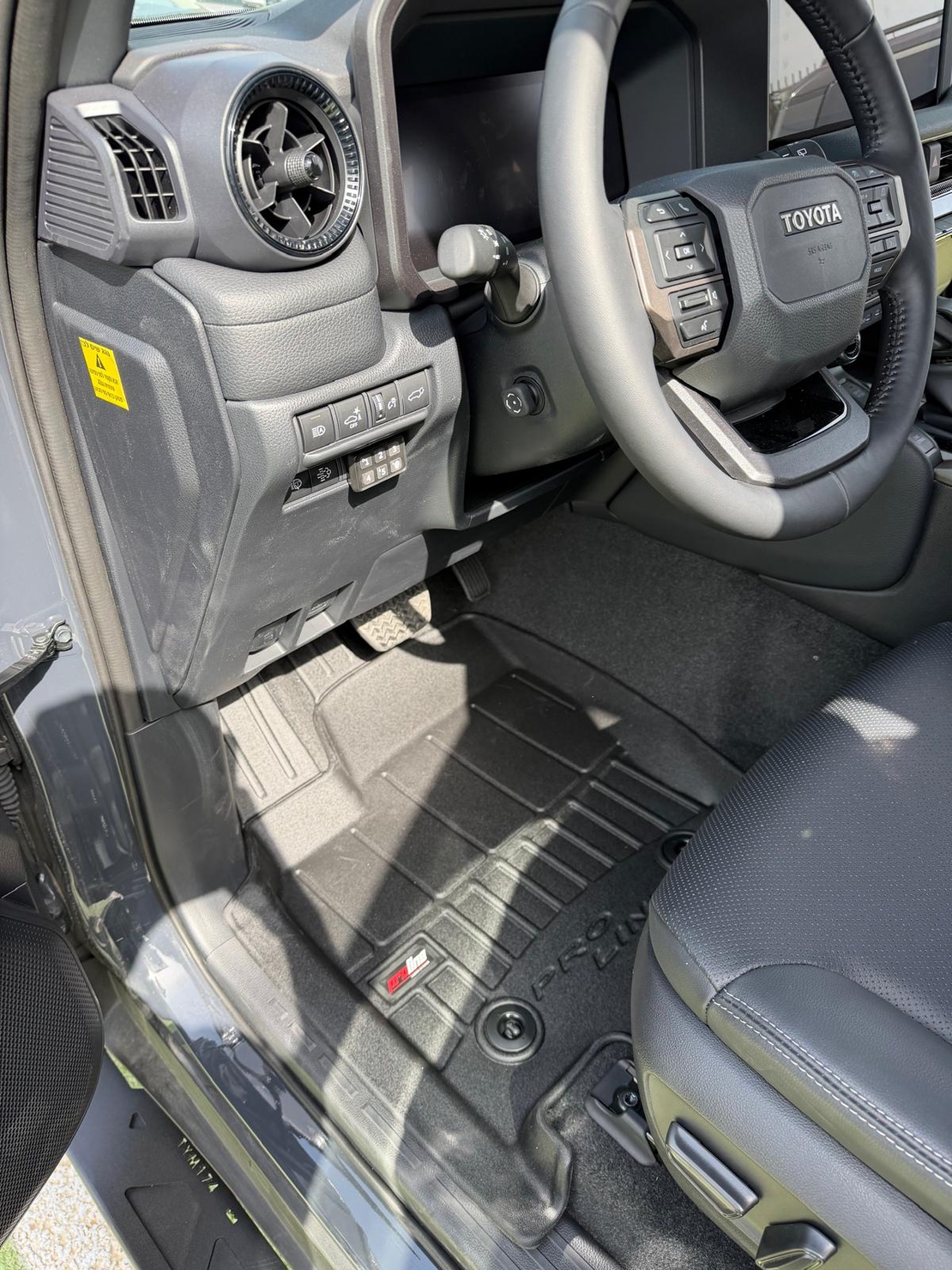 שטיחי 3D לטויוטה לנד קרוזר 2025 ומעלה (4 חלקים) Proline