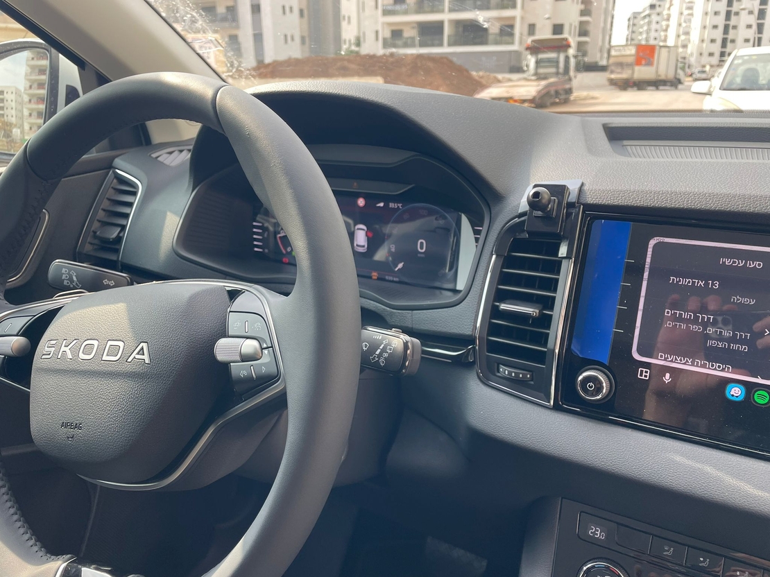 מעמד לטלפון תואם מקור לסקודה קארוק 2017 ומעלה