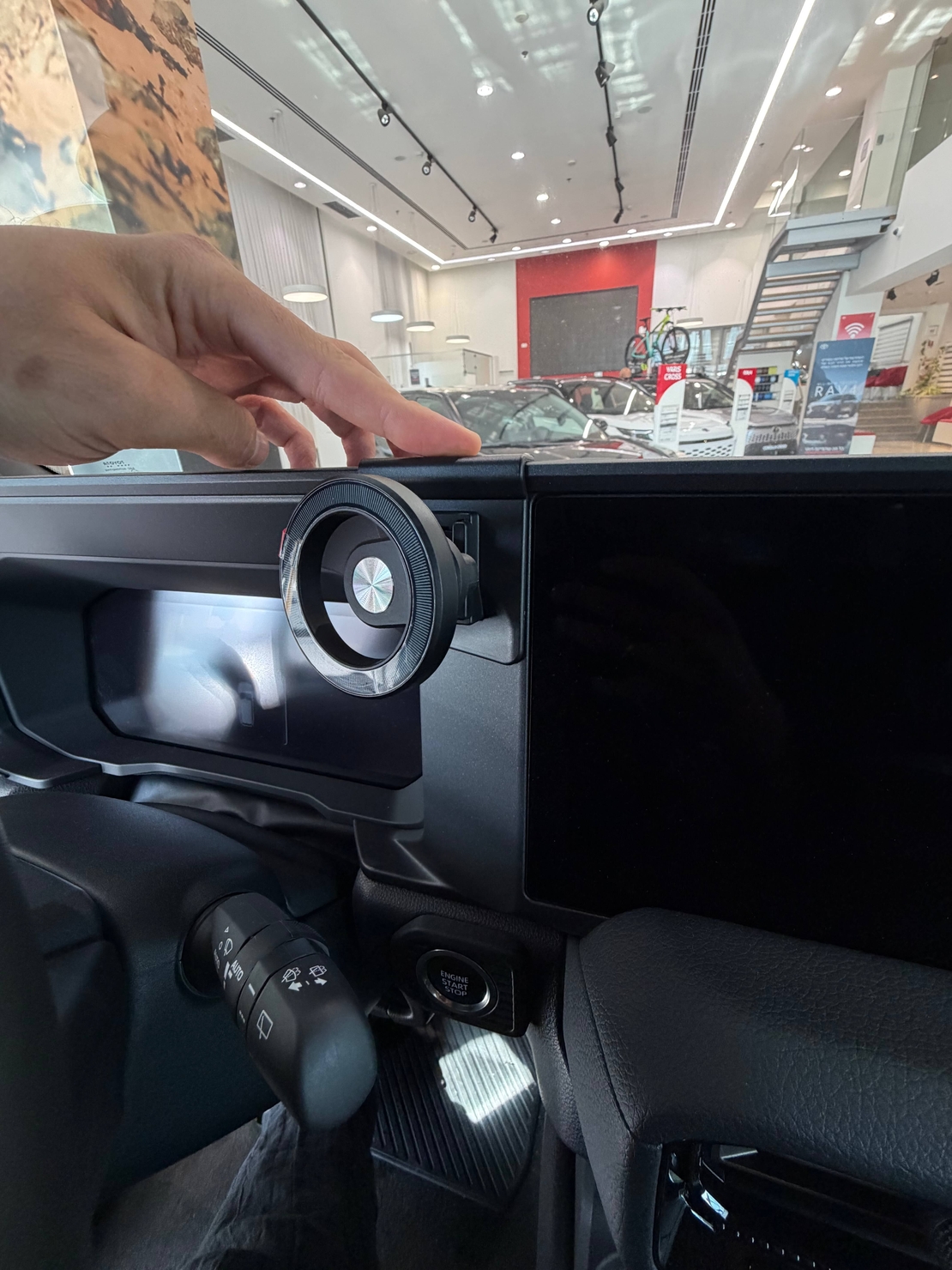 מעמד לטלפון תואם מקור לטויוטה לנד קרוזר 2025 ומעלה