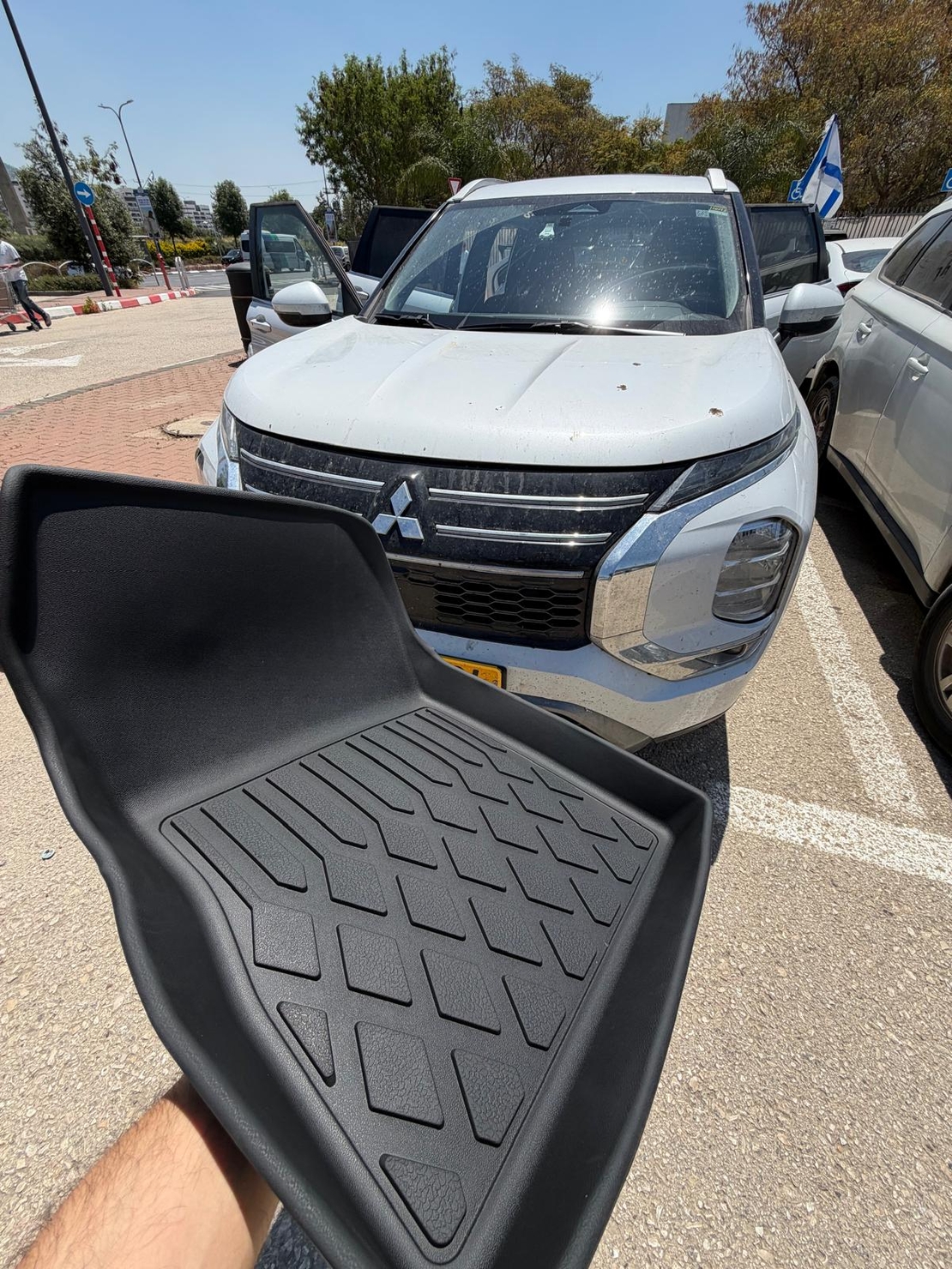 שטיחי 3D למיצובישי אאוטלנדר 2022 ומעלה (3 שורות)