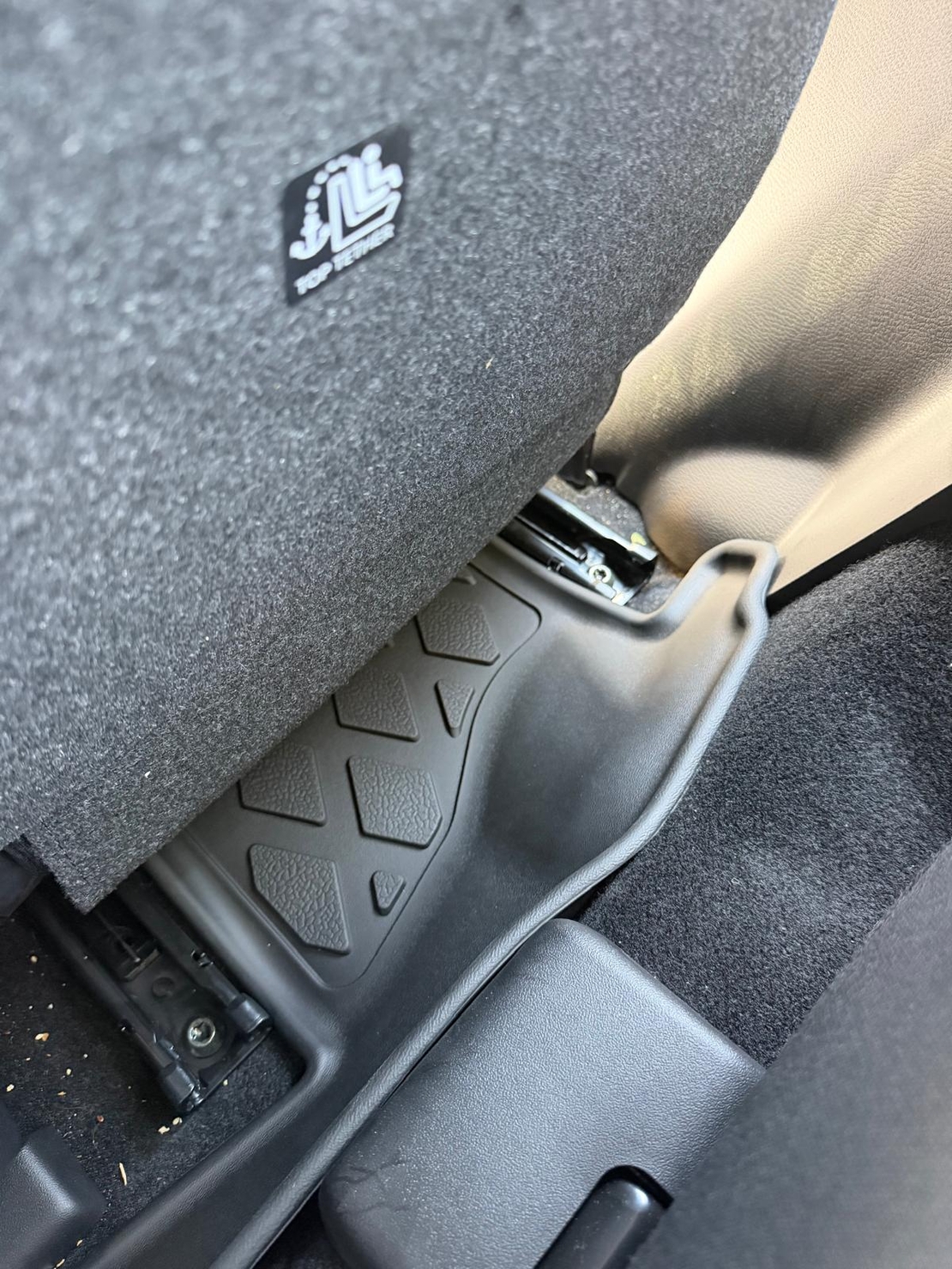 שטיחי 3D למיצובישי אאוטלנדר 2022 ומעלה (3 שורות)