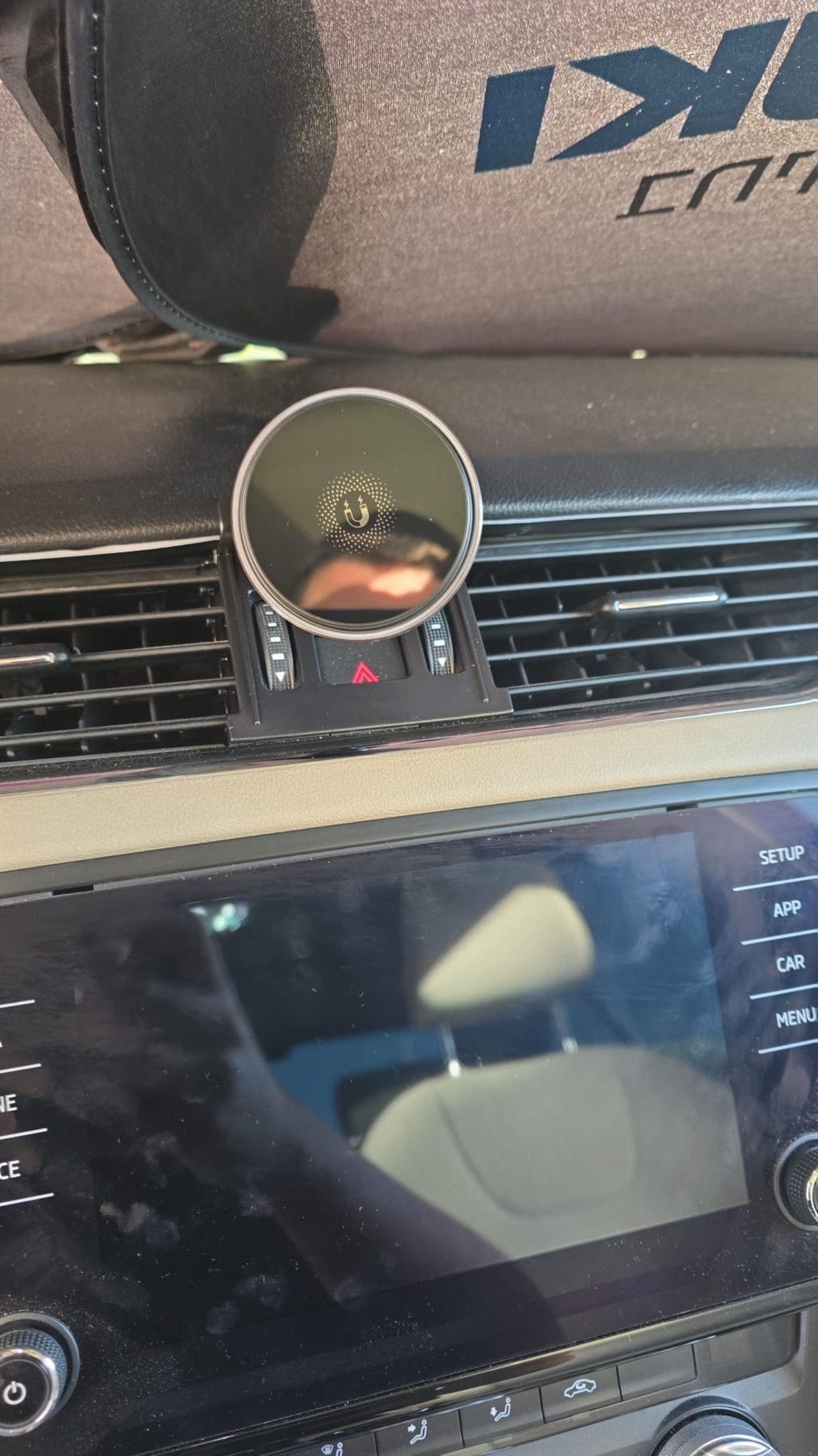 מעמד לטלפון תואם מקור לסקודה אוקטביה 2013-2020