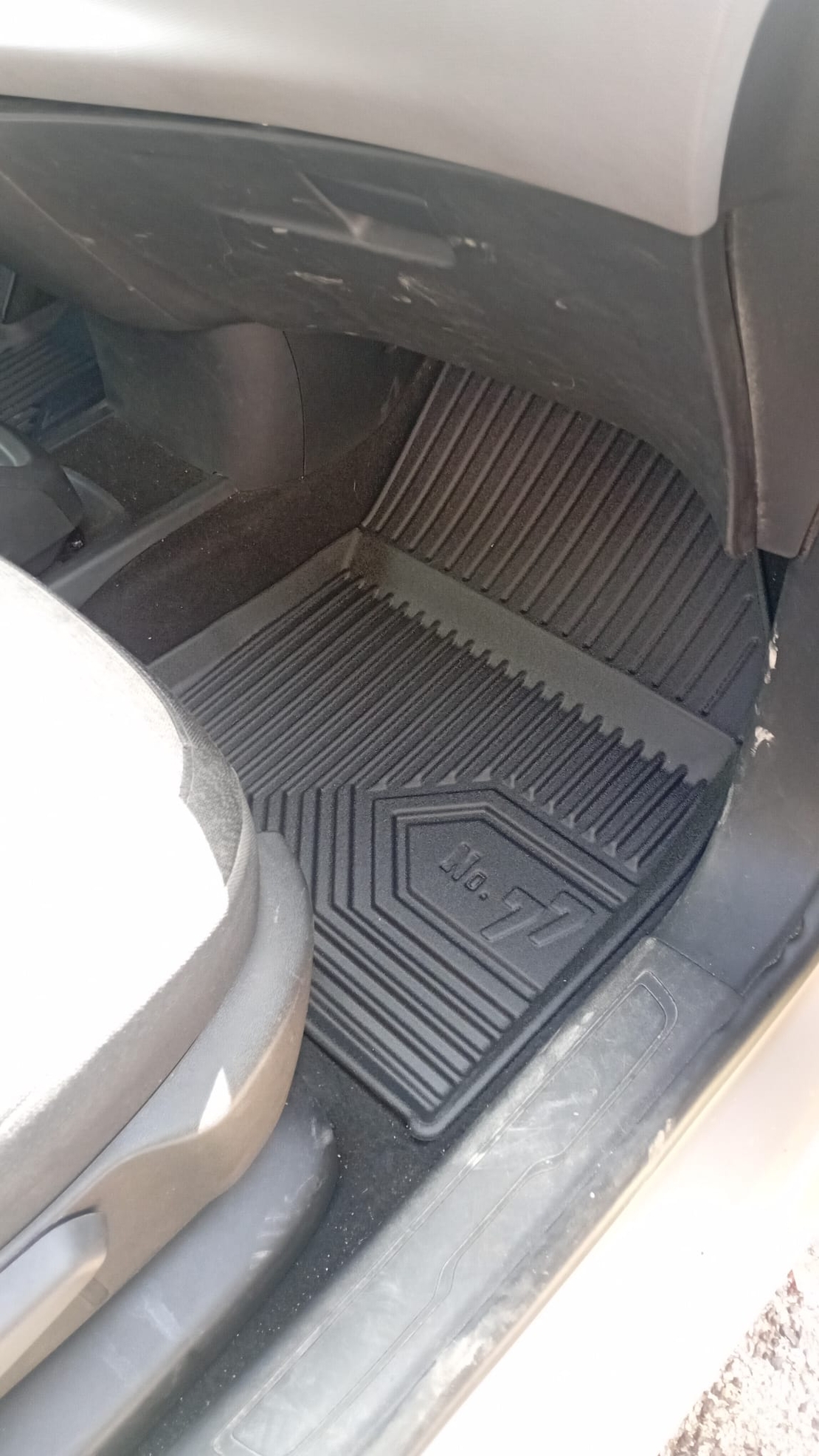 שטיחי 3D לסיטרואן C4 גרנד פיקאסו / ספייסטורר 2013 ומעלה NO77