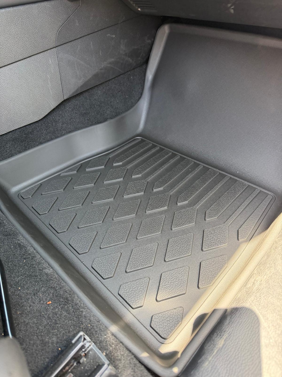 שטיחי 3D למיצובישי אאוטלנדר 2022 ומעלה (3 שורות)