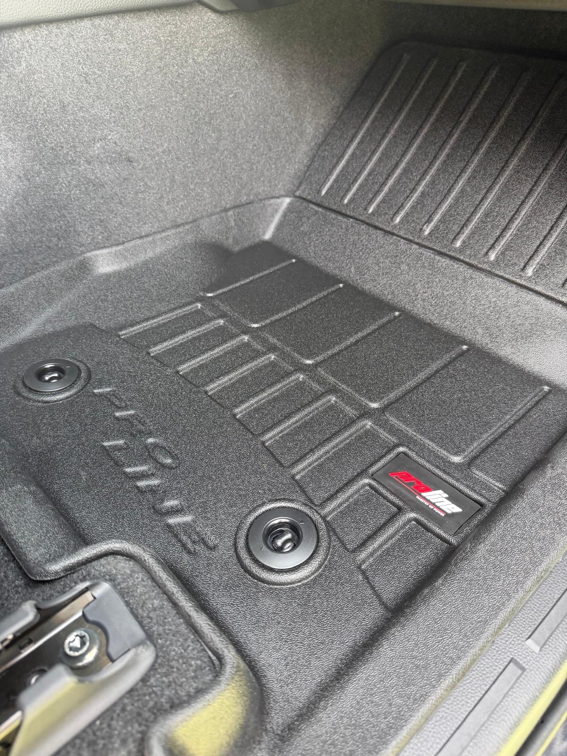 שטיחי 3D לטויוטה לנד קרוזר 2025 ומעלה (4 חלקים) Proline