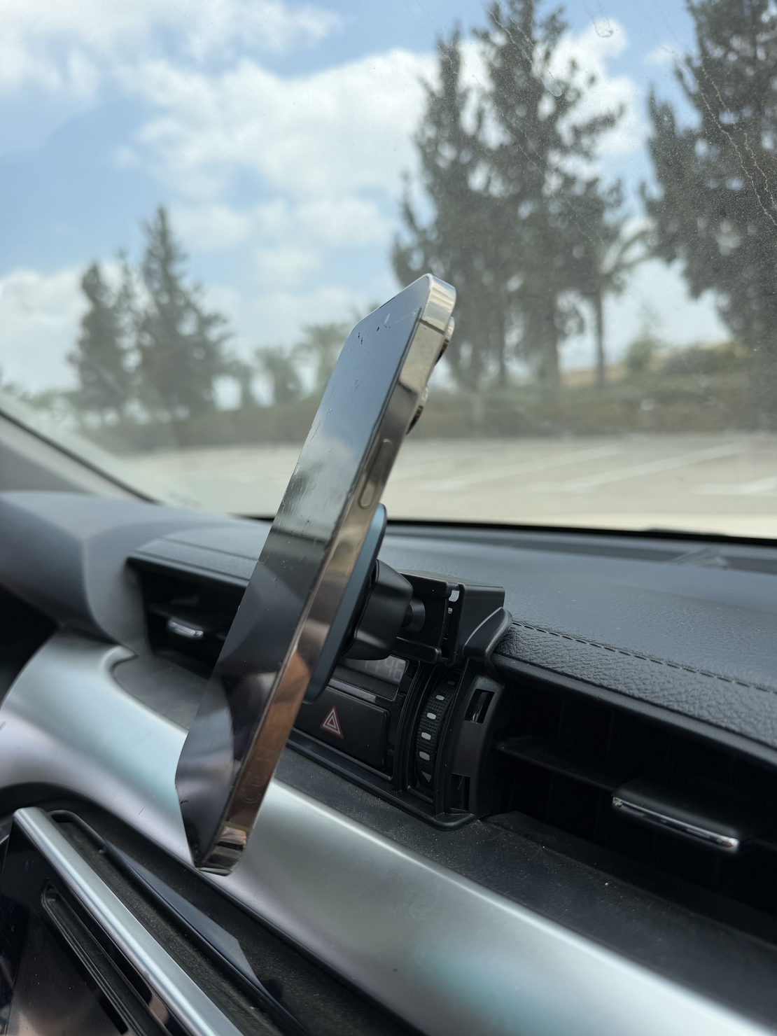 מעמד לטלפון תואם מקור לטויוטה היילקס 2016 ומעלה