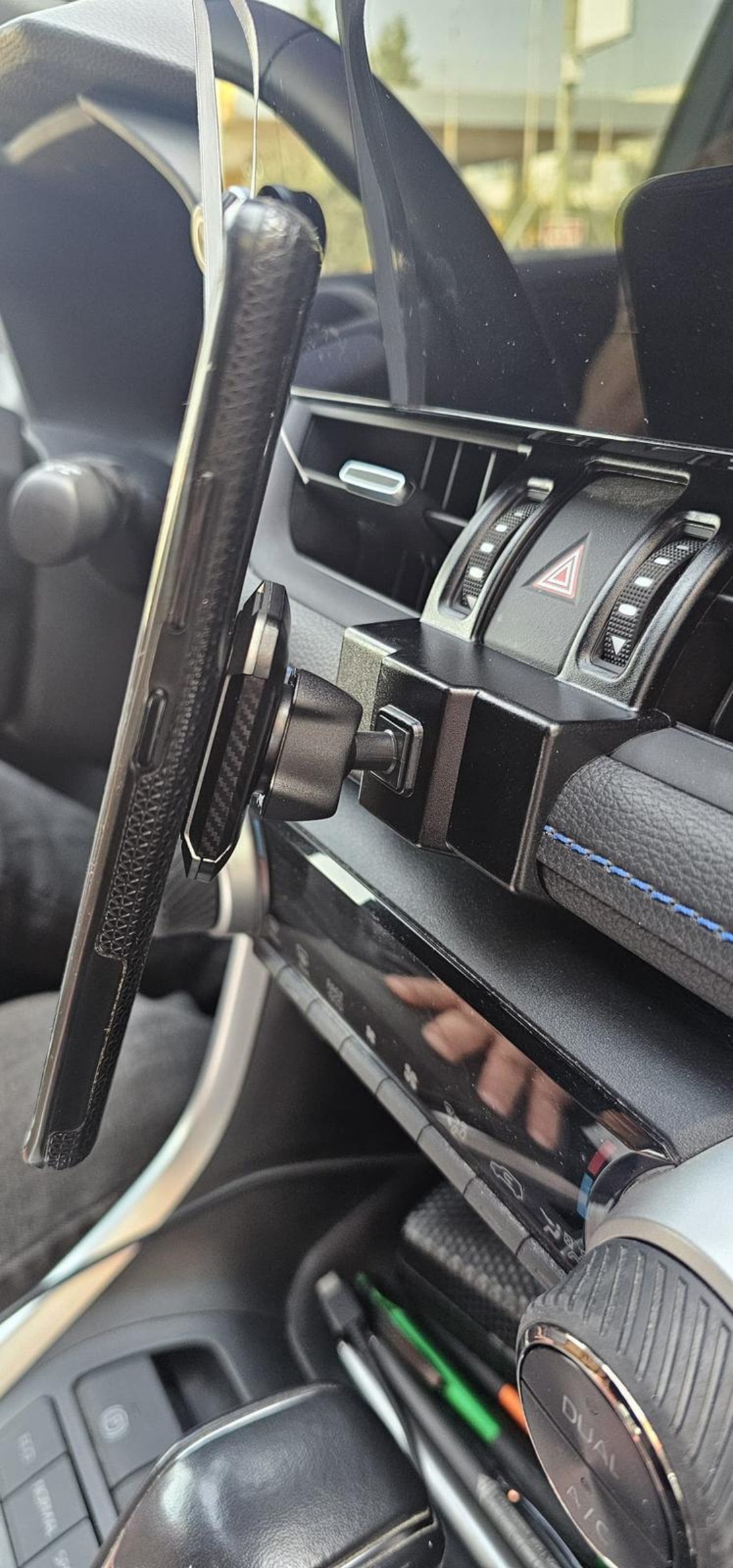 מעמד לטלפון תואם מקור לטויוטה ראב 4 2019-2026