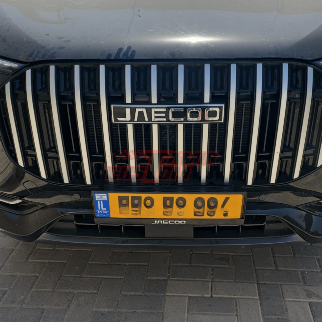 זוג מסגרות ללוחית רישוי עם סמל גאקו
