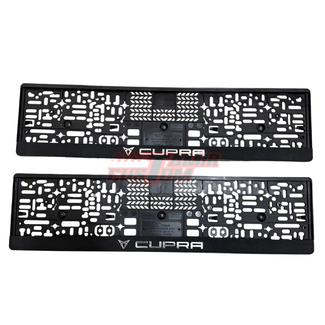 זוג מסגרות ללוחית רישוי עם סמל קופרה