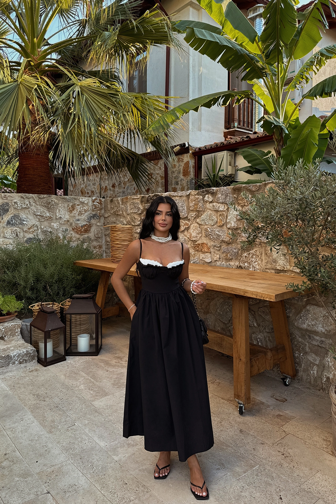 שמלה שחורה של מדלה