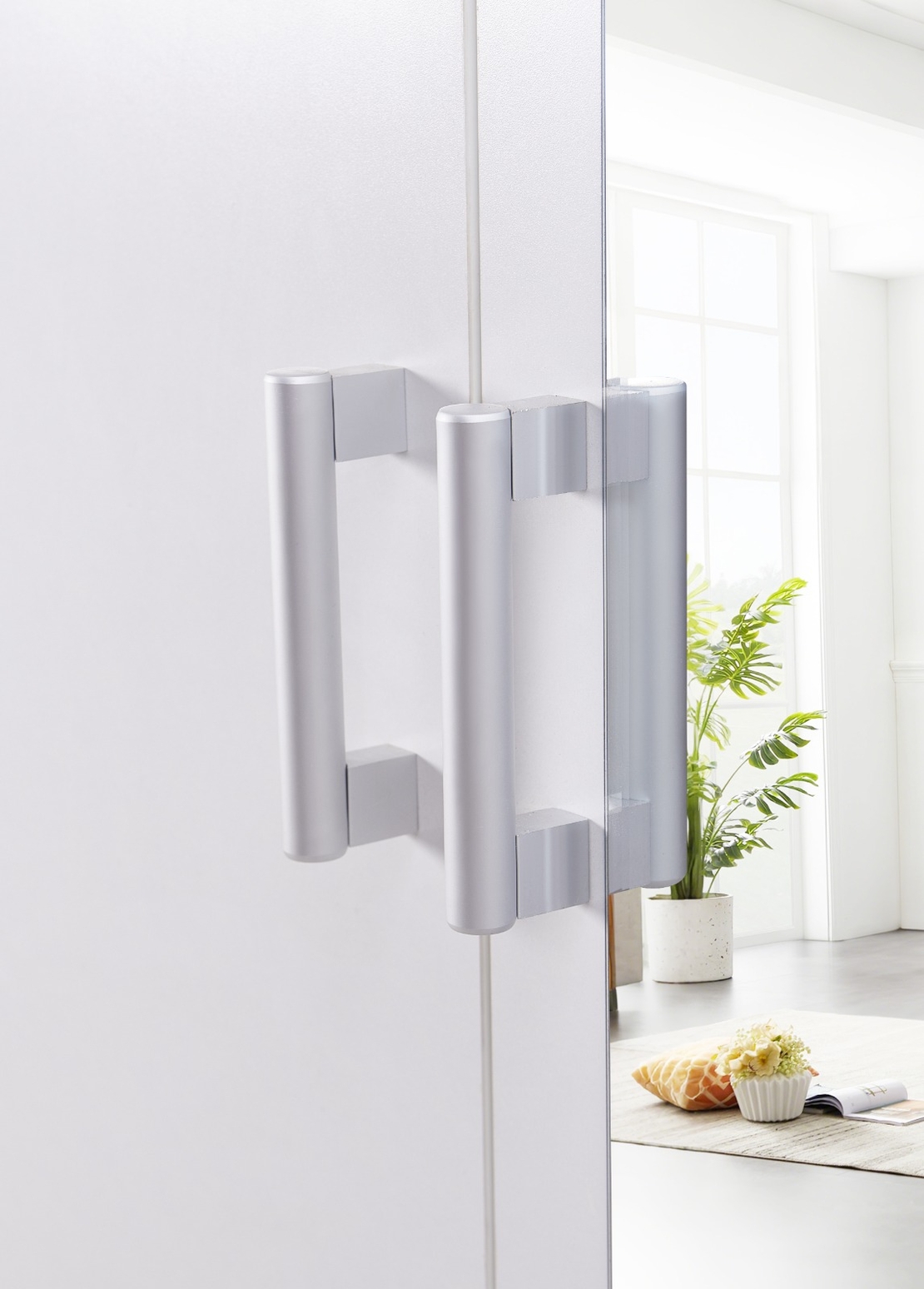 ארון בגדים 2 דלתות 80×220 מראה צד ימין דגם מתן Matan לבן | מבית WOODY