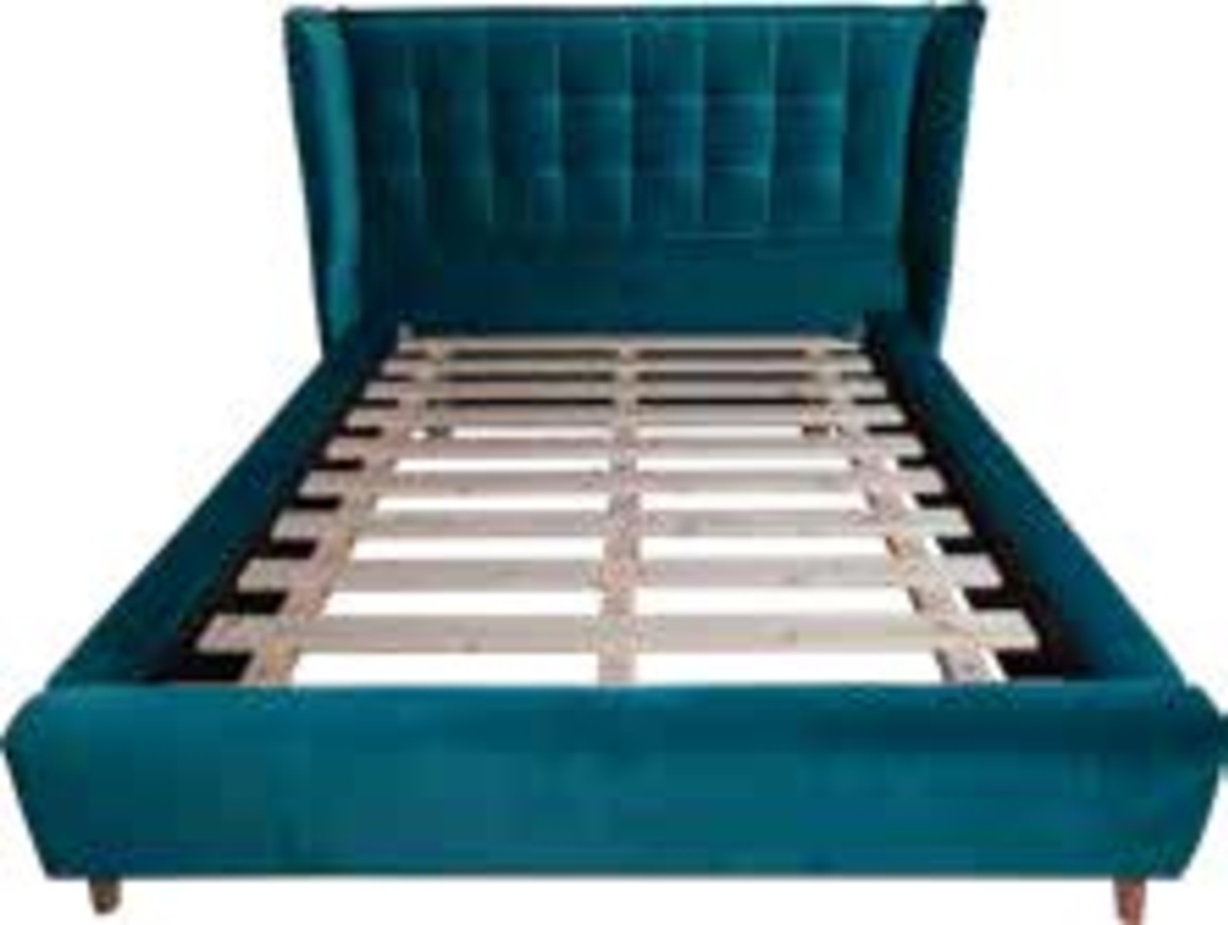 מיטה זוגית מפוארת 