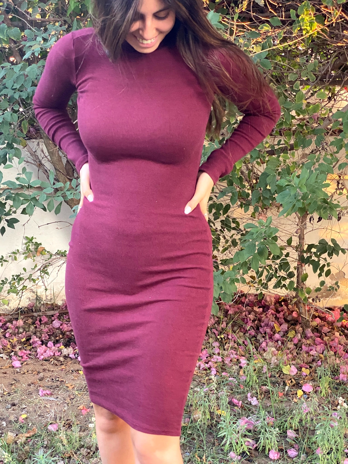 שמלה צנועה אדומה מפולאנדבר מחמיאה ברמות