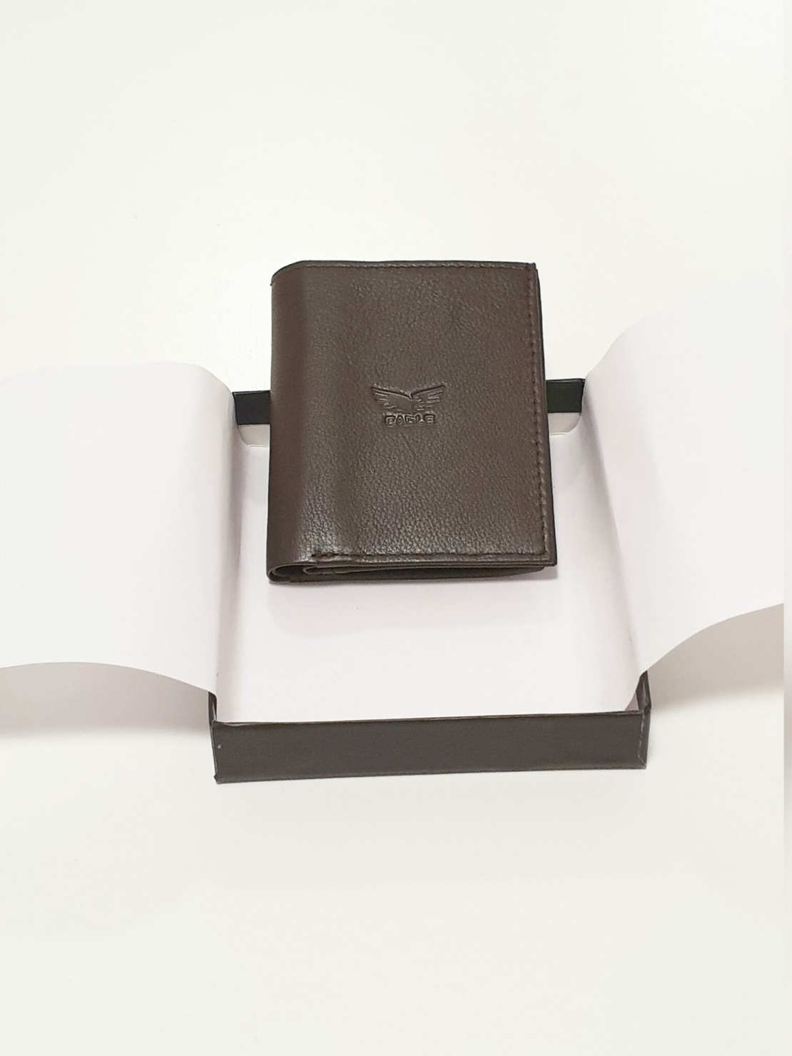 ארנק עור קטן לגבר בצבע חום