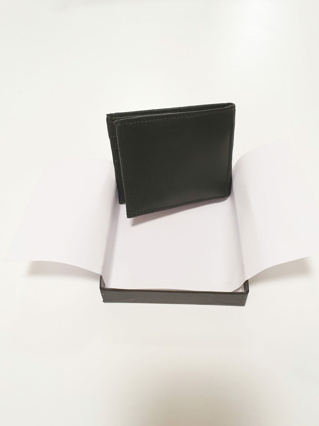 ארנק עור לגבר בינוני– צבע שחור