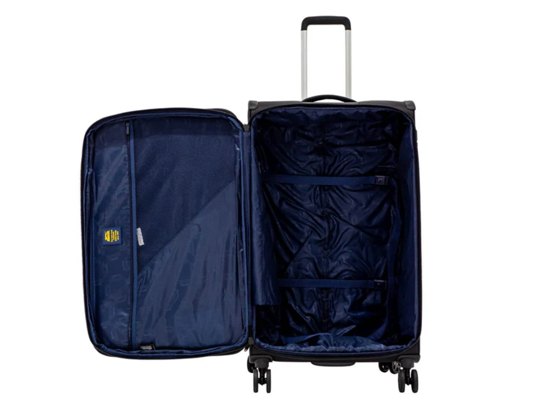 מזוודת טרולי עליה למטוס 20