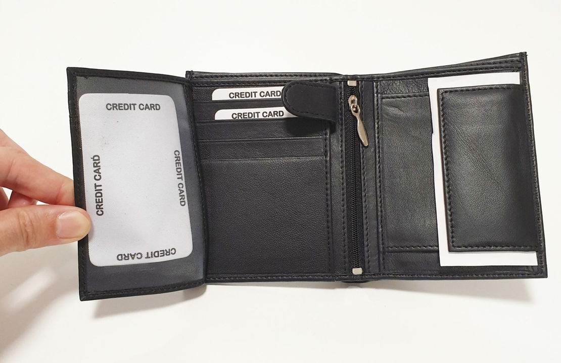 ארנק איכותי בגודל בינוני עם חלוקה חכמה